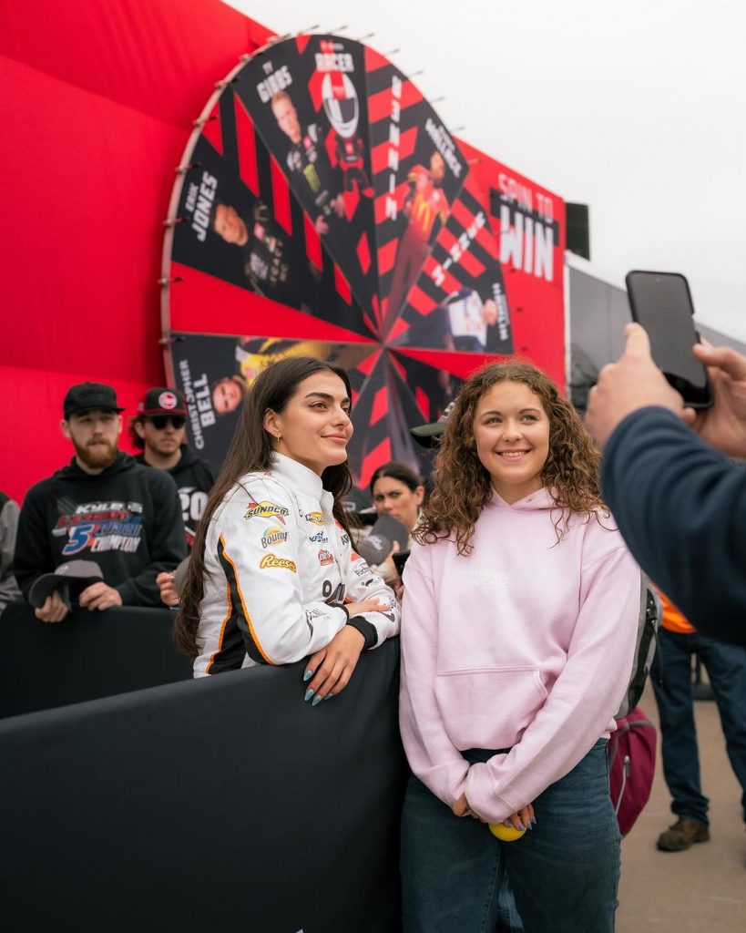 Toni Breidinger with fans